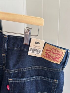 Levi’s Middy Straight NWT Dark Wash Denim Cotton Blue Jeans Women’s 32x30 *NOTE